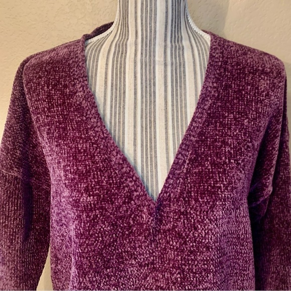 Express Sweater Medium Deep V-Neck Purple Chenille Super Soft 3/4 Length Sleeve - Picture 2 of 16